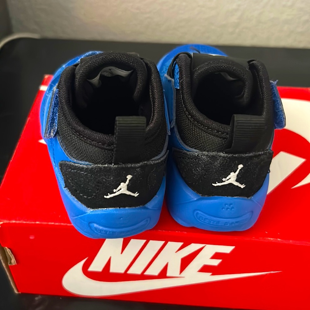 Blue toddler Jordan’s size 5c